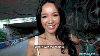 Public Agent - Asia Vargas a csinos ázsiai pipi