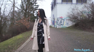 Public Agent - Wild Nicol imádja a termetes cerkát