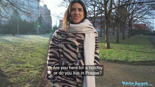 Public Agent - Lena Coxx borotvált cuncija meghágva