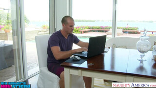 Michelle Martinez a cuki latina fiatal - Naughty America