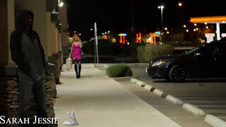 Naughty America - Sarah Jessie a bájos kitetovált milf