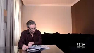 Óriás mellű tinédzser barinő