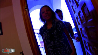 Alexia Vendome popó lyukba is dugva