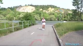 Public Agent - Méretes keblű formás popós gádzsi