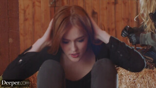 Deeper - Jia Lissa benyeli a gigantikus kukit