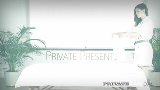 PrivateBlack - Julia Rocka a gyönyörű masszőr pipi