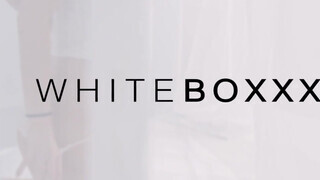 WHITEBOXXX - Liya Silver a vadító csöcsös pipi