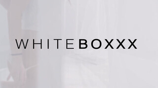 WhiteBoxxx - Oxana Chic muffja megkúrva