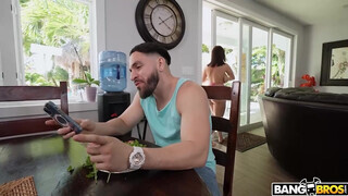BANGBROS - Crystal Chase a óriási tőgyes argentin nőci