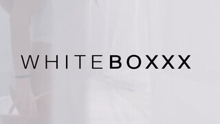WhiteBoxxx - Ginebra Bellucci segglyukba tolva