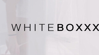 WHITEBOXXX - Sarah Kay lágy kupakolása