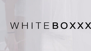 WhiteBoxxx - Leanne Lace a masszőr pacákkal kúrel