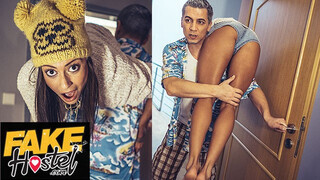 Fake Hostel Porn - Cassie Del Isla a bombázó turista csajszi