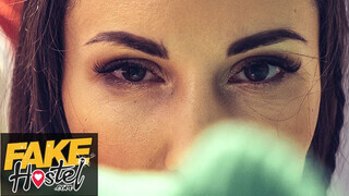 Fake Hostel HD - Lilu Moon a csábos orosz maca