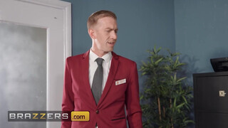 BRAZZERS - Clea Gaultier fenekébe termetes faszok is beférnek