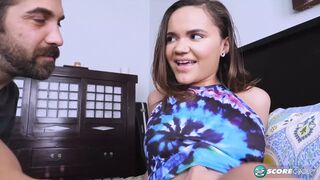 Naudi Nala vadul cidázza és lovagolja a termetes dárdát